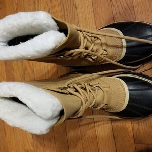 Sorel Caribou Women's Size 9 boots - like new!